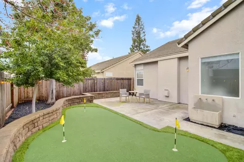 Exterior - 5242 Wyndham Oak Ln, Carmichael, CA 95608 photo 5 of 15