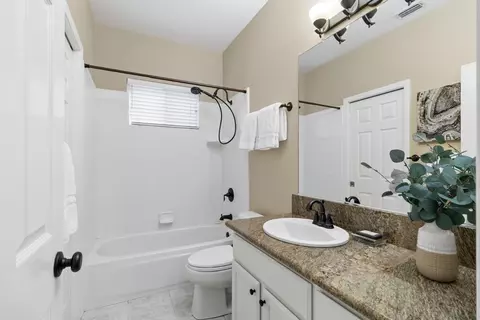 Bath - 5242 Wyndham Oak Ln, Carmichael, CA 95608 photo 5 of 5