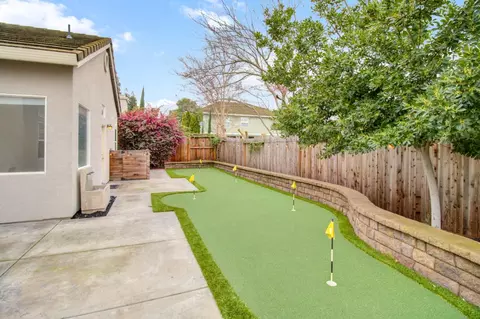 Exterior - 5242 Wyndham Oak Ln, Carmichael, CA 95608 photo 9 of 15