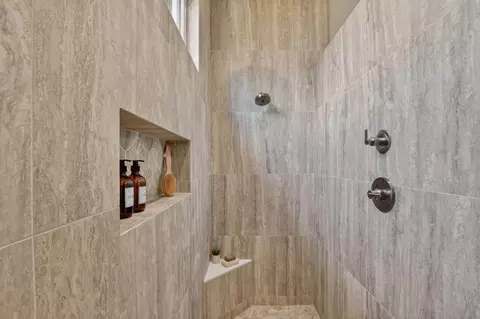 Bath - 5709 Thomson Loop, Davis, CA 95616 photo 2 of 4