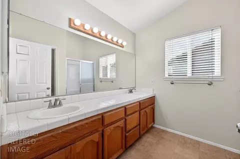Bath - 8256 Benjamin Dr, Antelope, CA 95843 photo 4 of 6