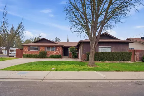 Exterior - 2718 Warwick Ln, Modesto, CA 95350 photo 2 of 7