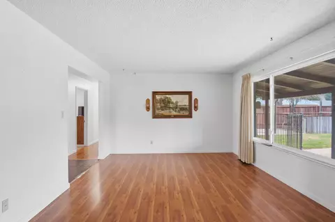 Living - 2718 Warwick Ln, Modesto, CA 95350 photo 2 of 4