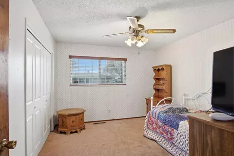 Bedroom - 2718 Warwick Ln, Modesto, CA 95350 photo 1 of 4
