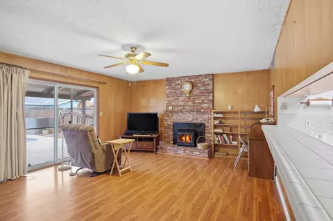 Living - 2718 Warwick Ln, Modesto, CA 95350 photo 4 of 4