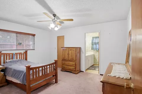 Bedroom - 2718 Warwick Ln, Modesto, CA 95350 photo 3 of 4