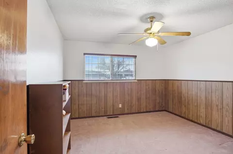 Bedroom - 2718 Warwick Ln, Modesto, CA 95350 photo 2 of 4