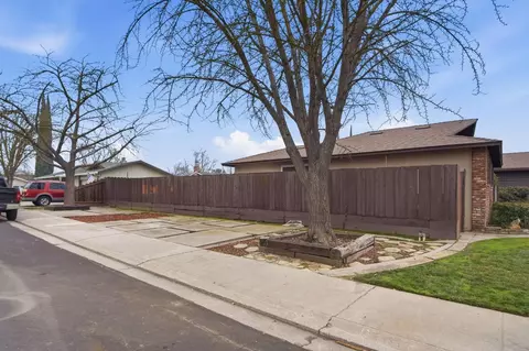 Exterior - 2718 Warwick Ln, Modesto, CA 95350 photo 7 of 7