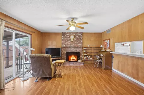 Living - 2718 Warwick Ln, Modesto, CA 95350 photo 3 of 4