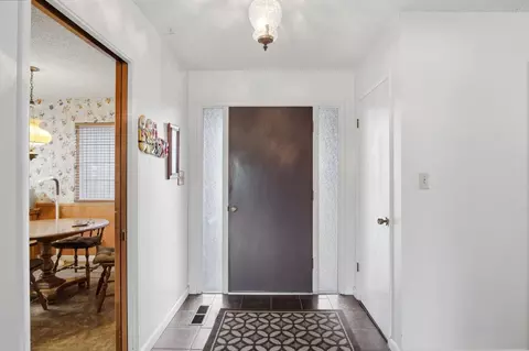 Entry Way - 2718 Warwick Ln, Modesto, CA 95350 photo 2 of 2