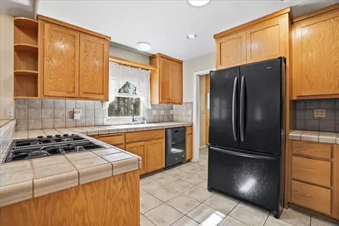 Kitchen - 4881 China Camp Dr, Placerville, CA 95667 photo 3 of 5
