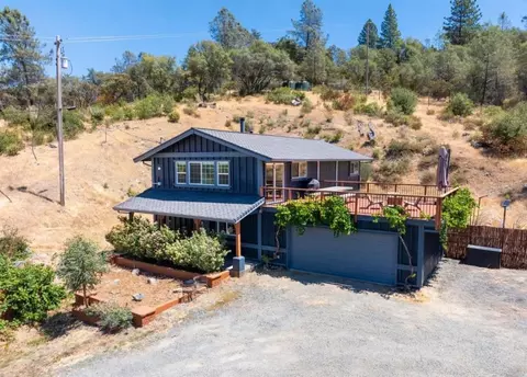 12233 Hilltop Dr, Grass Valley, CA 95949
