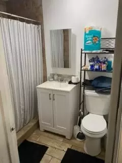 Bath - 226 Ruberto St, Modesto, CA 95351 photo 2 of 2