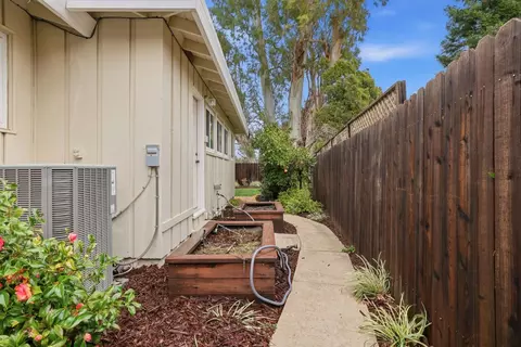Exterior - 1236 Jacob Ln, Carmichael, CA 95608 photo 4 of 17