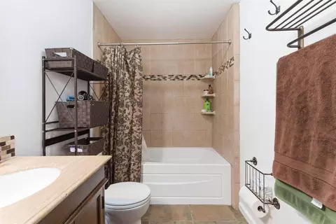 Bath - 1718 June Dr, Modesto, CA 95350 photo 3 of 6