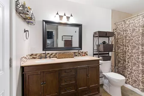 Bath - 1718 June Dr, Modesto, CA 95350 photo 2 of 6