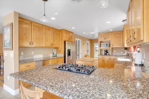 Kitchen - 483 Sunrise Rd, Copperopolis, CA 95228 photo 3 of 9