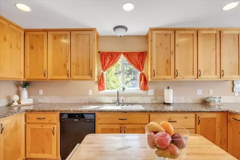 Kitchen - 483 Sunrise Rd, Copperopolis, CA 95228 photo 4 of 9