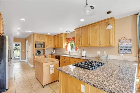 Kitchen - 483 Sunrise Rd, Copperopolis, CA 95228 photo 2 of 9