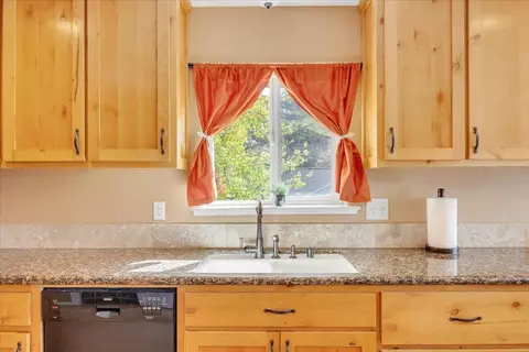 Kitchen - 483 Sunrise Rd, Copperopolis, CA 95228 photo 7 of 9