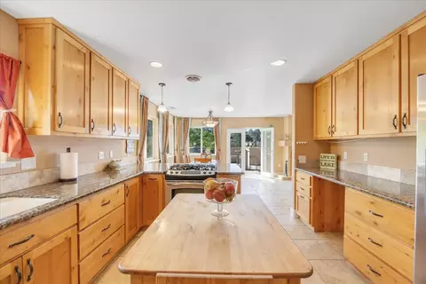 Kitchen - 483 Sunrise Rd, Copperopolis, CA 95228 photo 6 of 9