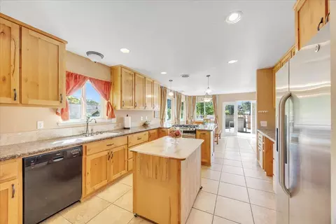 Kitchen - 483 Sunrise Rd, Copperopolis, CA 95228 photo 8 of 9