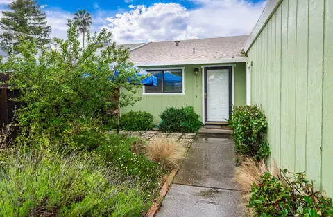 Exterior - 116 Huerta Pl, Davis, CA 95616 photo 5 of 7