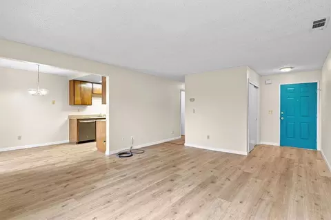 495 Cherry Ln #B, Manteca, CA 95337