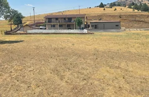 4204 State Highway 263, Yreka, CA 96097