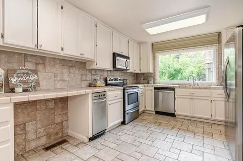340 Crestridge Ln, Folsom, CA 95630 photo 2