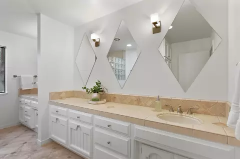 Bath - 44240 Clubhouse Dr, El Macero, CA 95618 photo 3 of 8
