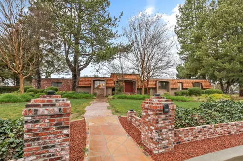 Exterior - 44240 Clubhouse Dr, El Macero, CA 95618 photo 2 of 17