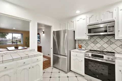 Kitchen - 44240 Clubhouse Dr, El Macero, CA 95618 photo 5 of 5