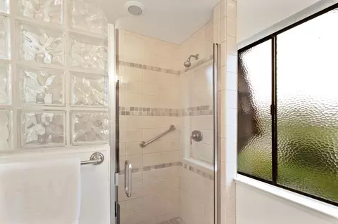 Bath - 44240 Clubhouse Dr, El Macero, CA 95618 photo 6 of 8