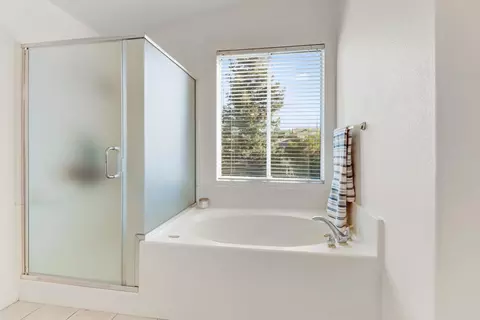 Bath - 1120 Colina Ct, Davis, CA 95618 photo 2 of 3