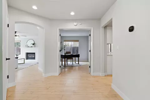 Entry Way - 3110 Strand Rd, Rocklin, CA 95765 photo 3 of 12