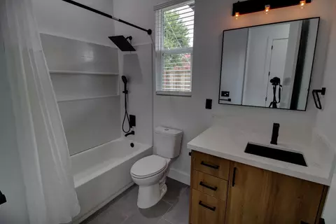 Bath - 1526 3rd St, Escalon, CA 95320 photo 1 of 7