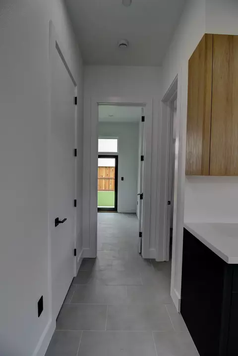 Entry Way - 1526 3rd St, Escalon, CA 95320 photo 2 of 6