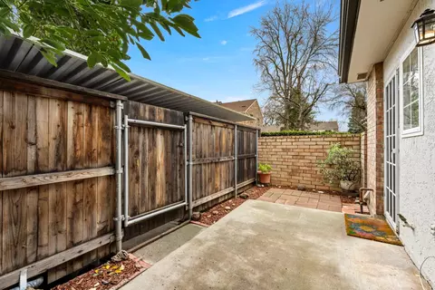 Exterior - 4007 Oak Villa Cir, Carmichael, CA 95608 photo 3 of 24