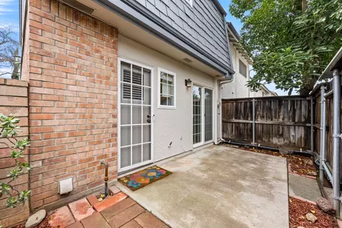 Exterior - 4007 Oak Villa Cir, Carmichael, CA 95608 photo 6 of 24