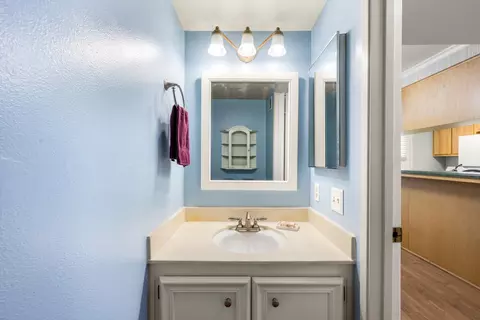 Bath - 4007 Oak Villa Cir, Carmichael, CA 95608 photo 3 of 7