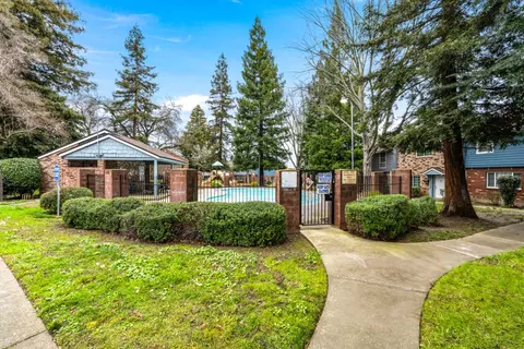 Exterior - 4007 Oak Villa Cir, Carmichael, CA 95608 photo 21 of 24