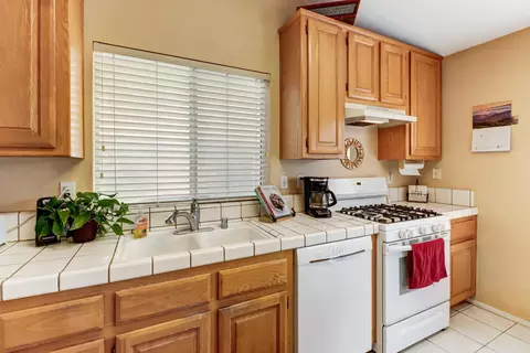 Kitchen - 4714 Durham Ct, Rocklin, CA 95765 photo 2 of 2
