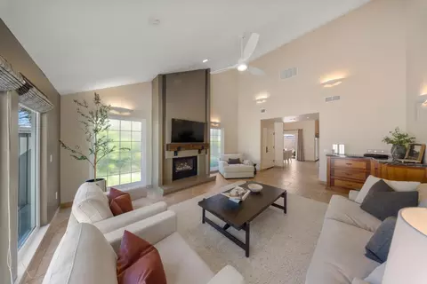 2860 Sherwood Ave #B, Modesto, CA 95350