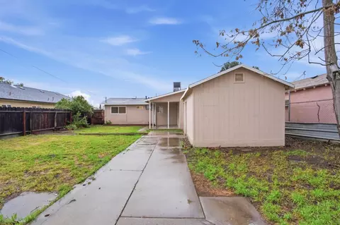 Exterior - 837 Inyo Ave, Modesto, CA 95358 photo 3 of 5