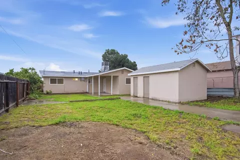 Exterior - 837 Inyo Ave, Modesto, CA 95358 photo 4 of 5