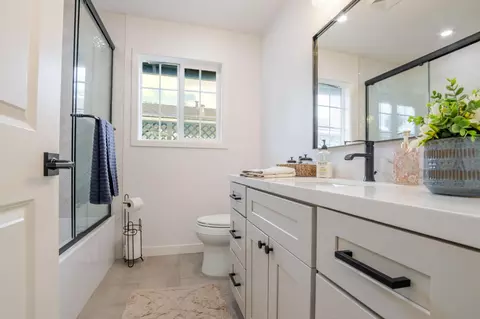Bath - 181 Laguna Dr, Tracy, CA 95376 photo 1 of 3