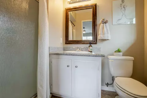 Bath - 181 Laguna Dr, Tracy, CA 95376 photo 3 of 3