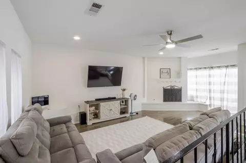 Living - 181 Laguna Dr, Tracy, CA 95376 photo 1 of 2