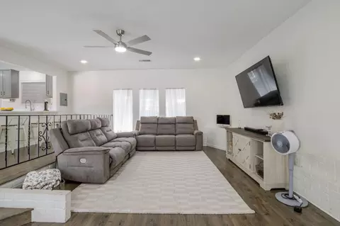 Living - 181 Laguna Dr, Tracy, CA 95376 photo 2 of 2